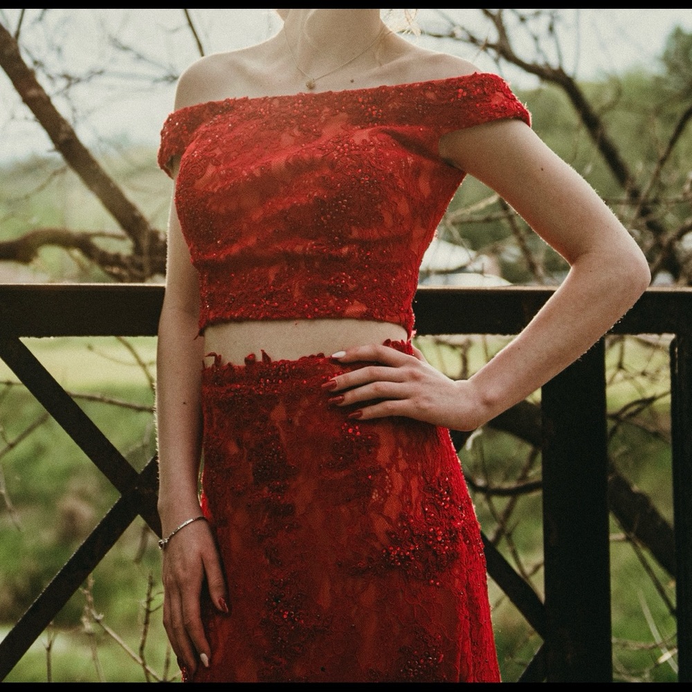 Red Prom/Grad dress - Picture 4 of 5